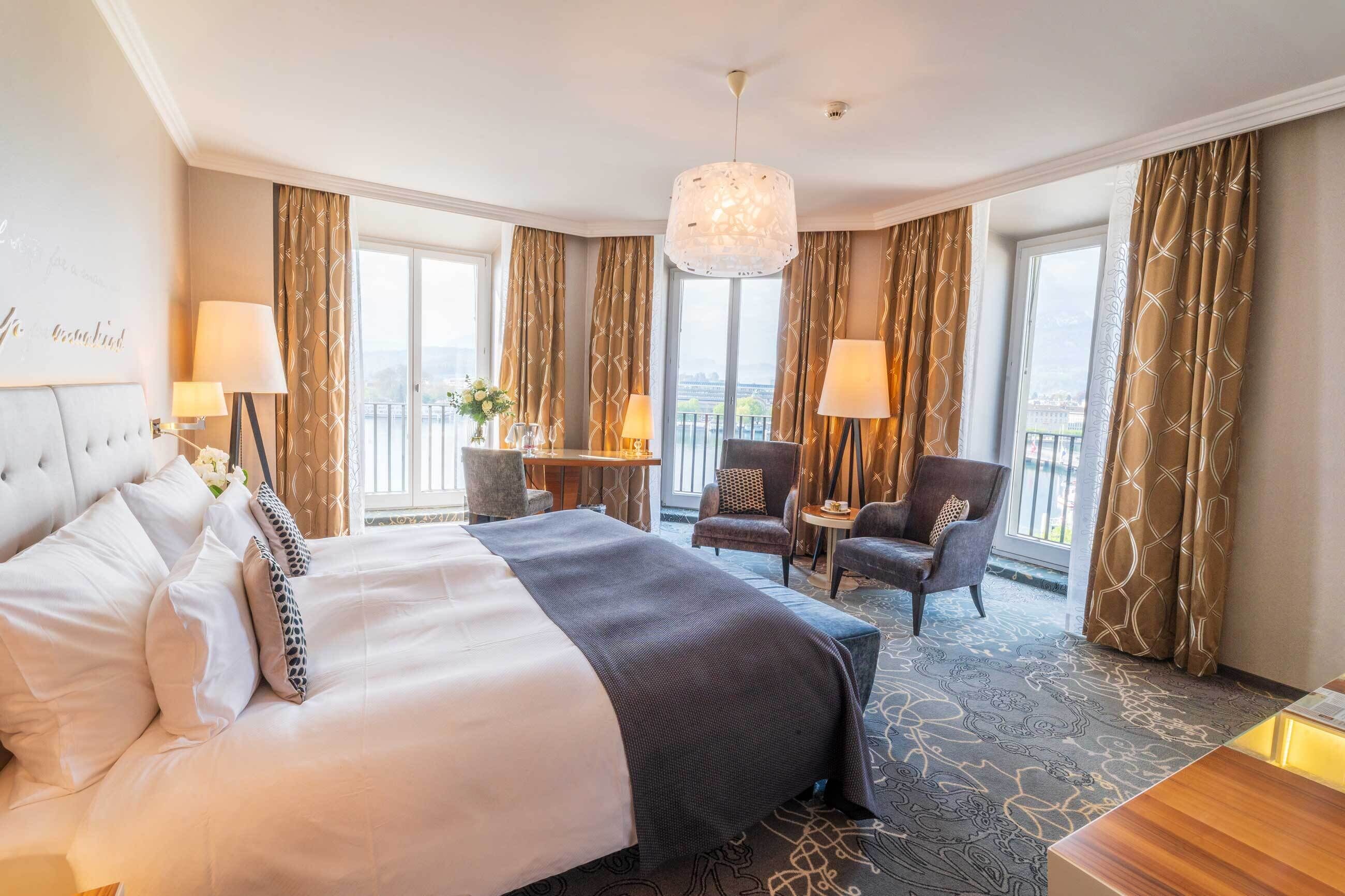 Lifestyle Junior Suite  | Hypo-allergenic bedding, minibar, in-room safe, individually furnished