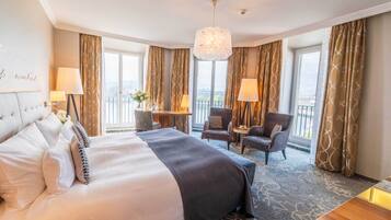 Lifestyle Junior Suite | Hypo-allergenic bedding, minibar, in-room safe, individually furnished