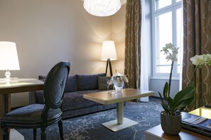 Lifestyle Living Suite | 1 غرفة نوم وملاءات للفراش لا تسبب الحساسية وميني بار وخزنة داخل الغرفة