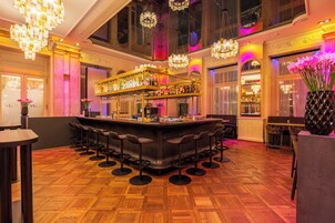 Bar (en el alojamiento)