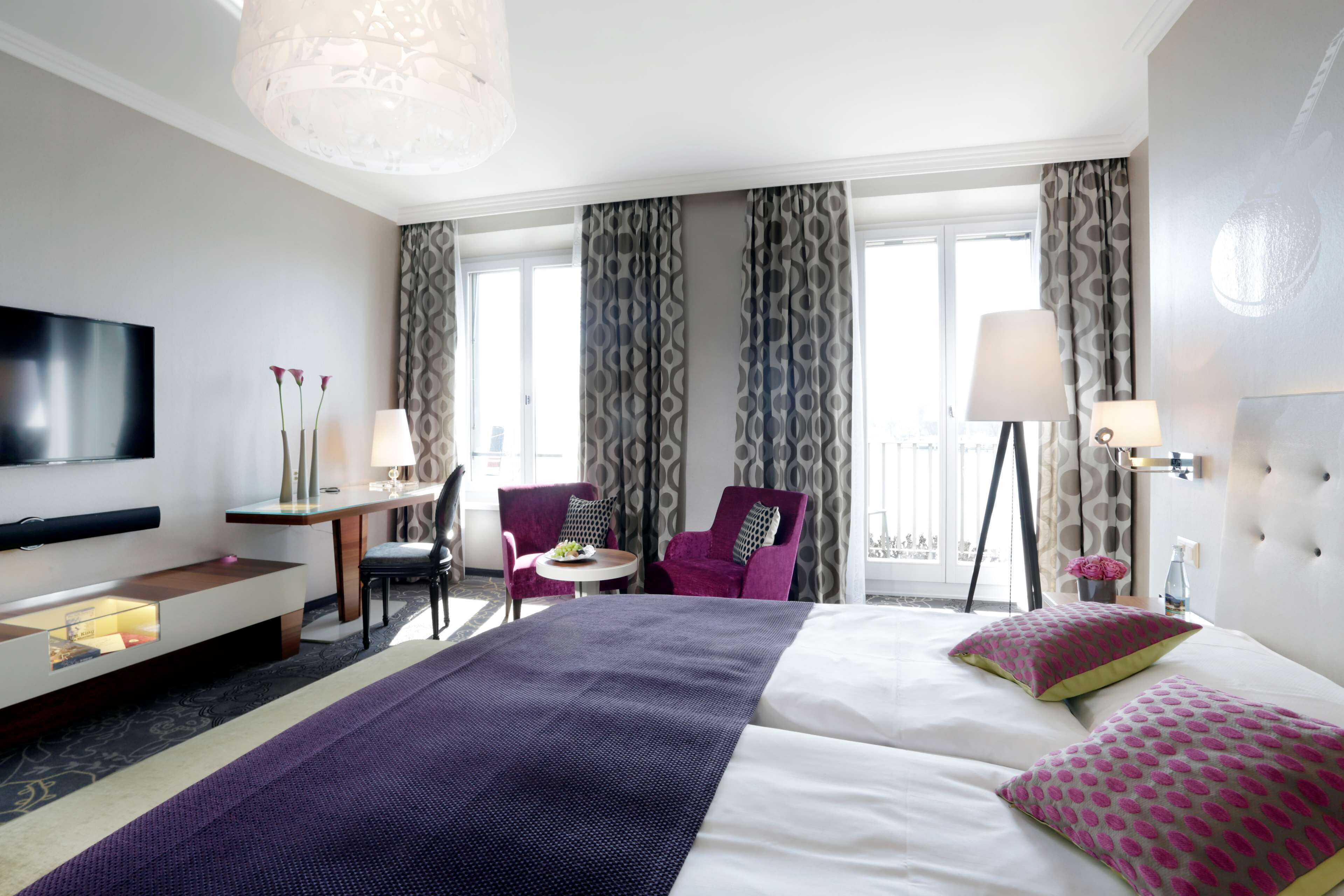 Hypo-allergenic bedding, minibar, in-room safe, individually furnished