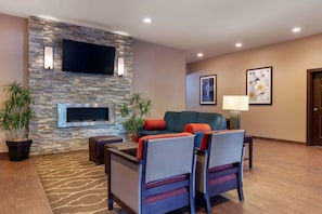 Lobby - Comfort Inn & Suites Fayetteville - University Area (Fayetteville)