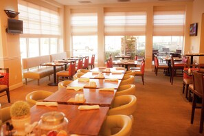Breakfast, lunch and dinner served - Hilton Garden Inn Redding (Redding)