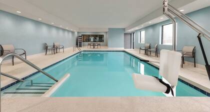 Holiday Inn Express Hotel & Suites Edmond by IHG