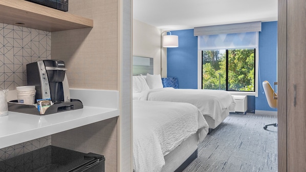 Caja de seguridad en la habitación, escritorio y cortinas blackout