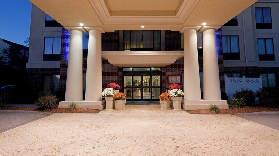 Holiday Inn Express Hotel & Suites Manchester Airport by IHG