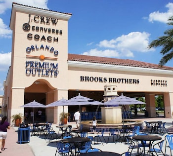 Holiday Inn Express Hotel & Suites Manchester Airport by IHG