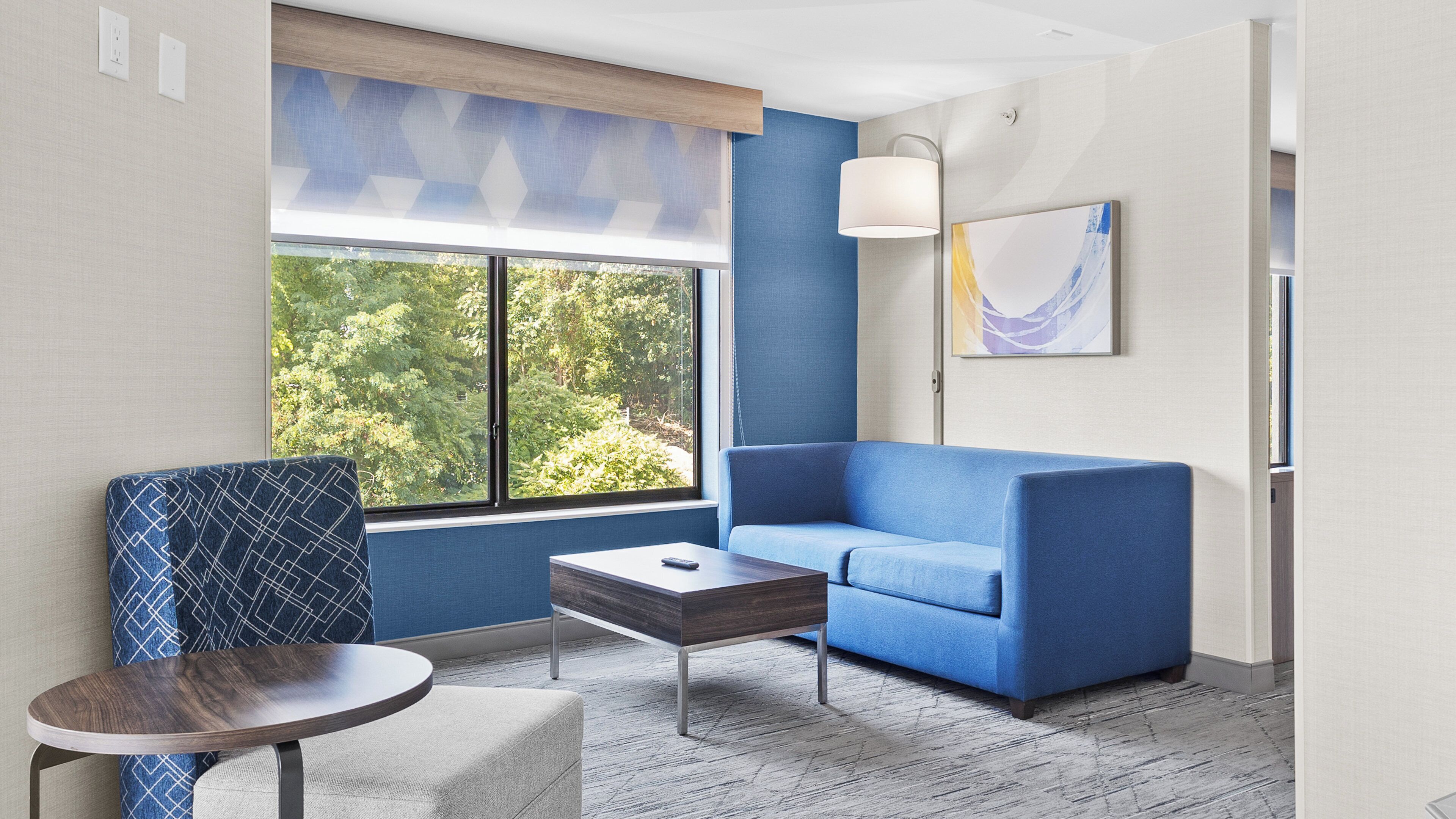 Suite, 1 King-Bett, Whirlpool | Zimmersafe, Schreibtisch, Verdunkelungsvorhänge, Bügeleisen/Bügelbrett