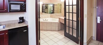 Holiday Inn Express Hotel & Suites Gainesville by IHG