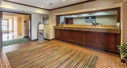HomeTowne Studios & Suites by Red Roof Charlotte - Concord