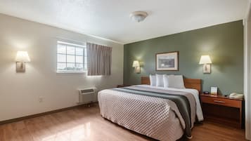 Escritorio, cortinas blackout, wifi gratis y ropa de cama