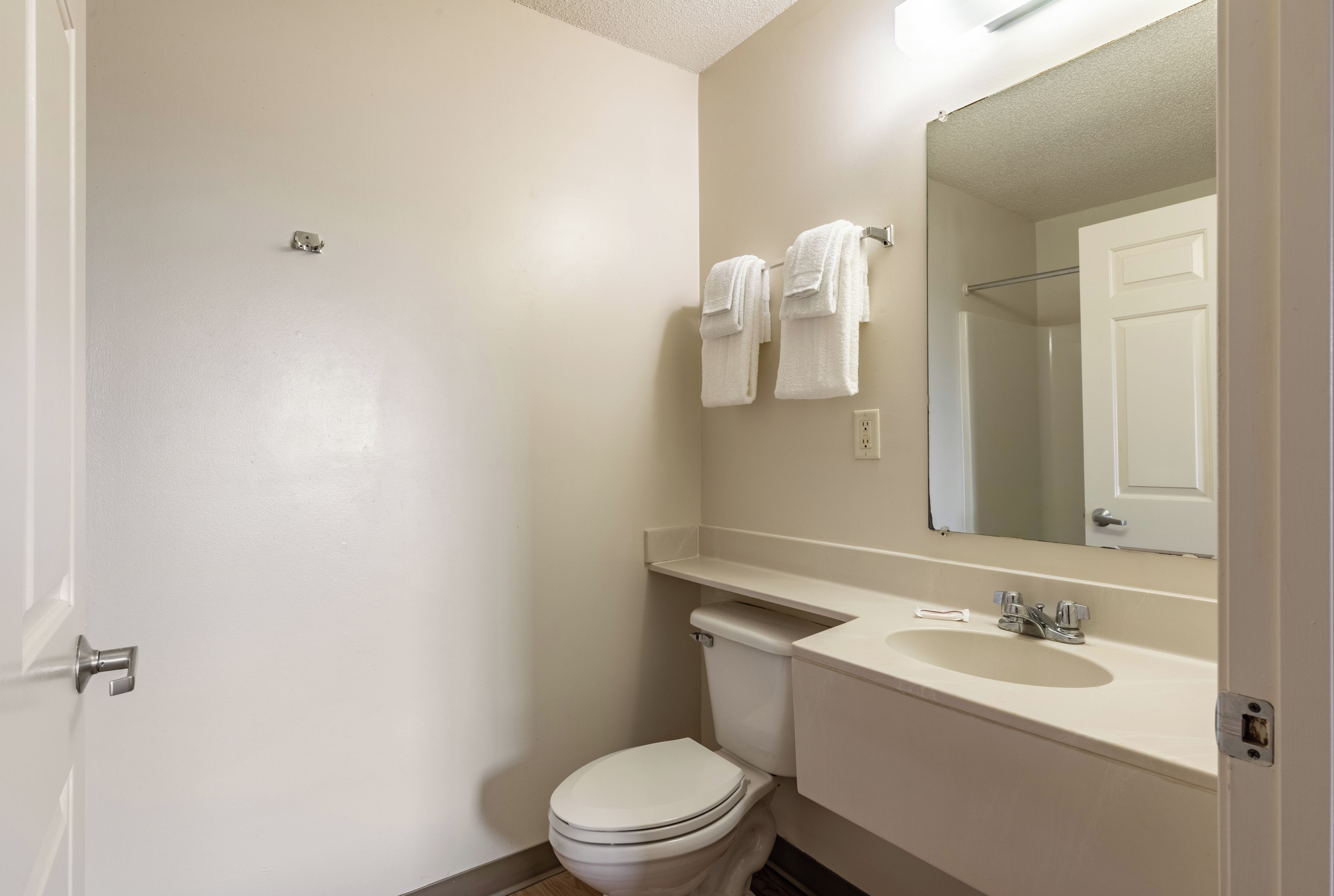 Foto - HomeTowne Studios & Suites by Red Roof Charlotte - Concord