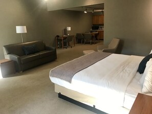 Deluxe Room, 1 King Bed - Treetops Resort (Gaylord)