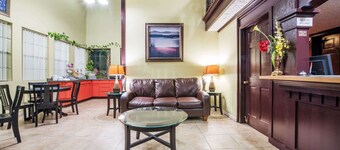 Howard Johnson by Wyndham San Marcos