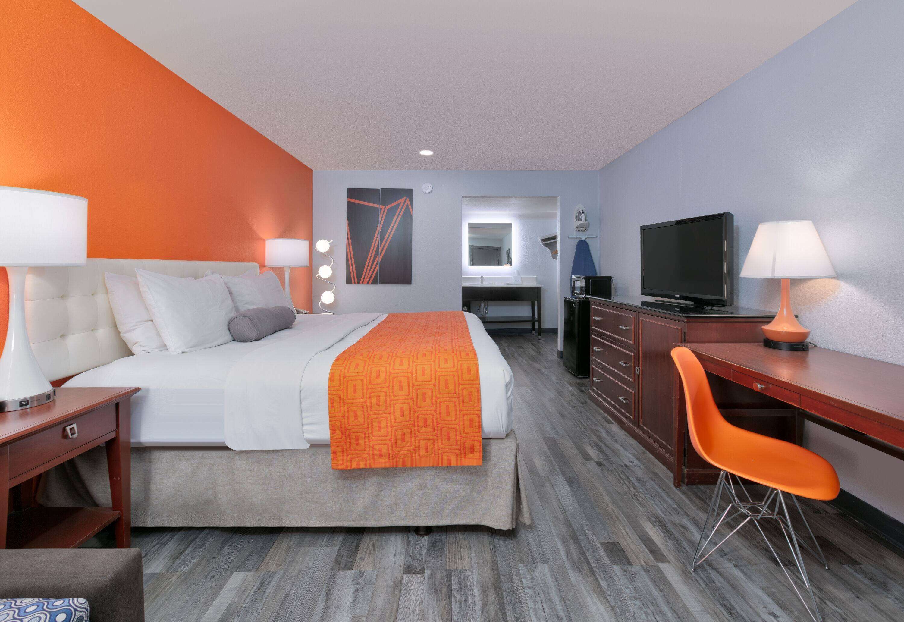 Photo - Howard Johnson by Wyndham San Marcos