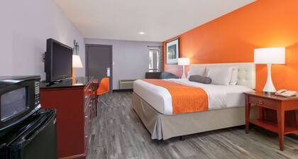 Howard Johnson by Wyndham San Marcos