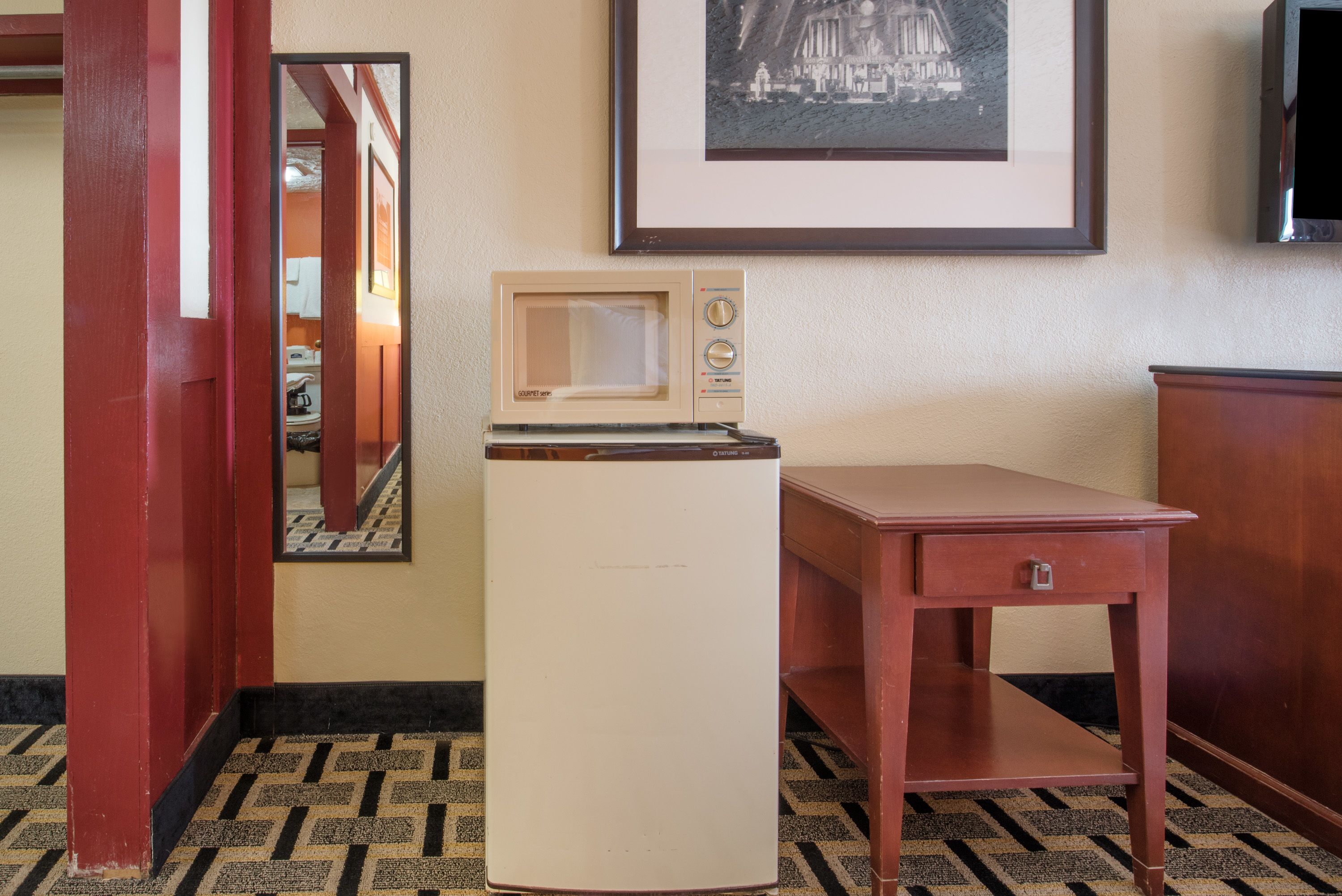 Photo - Howard Johnson by Wyndham San Marcos