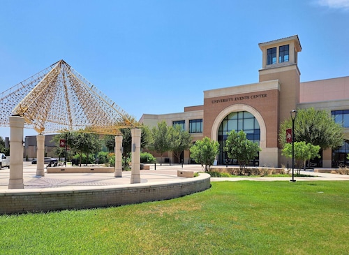 Howard Johnson by Wyndham San Marcos