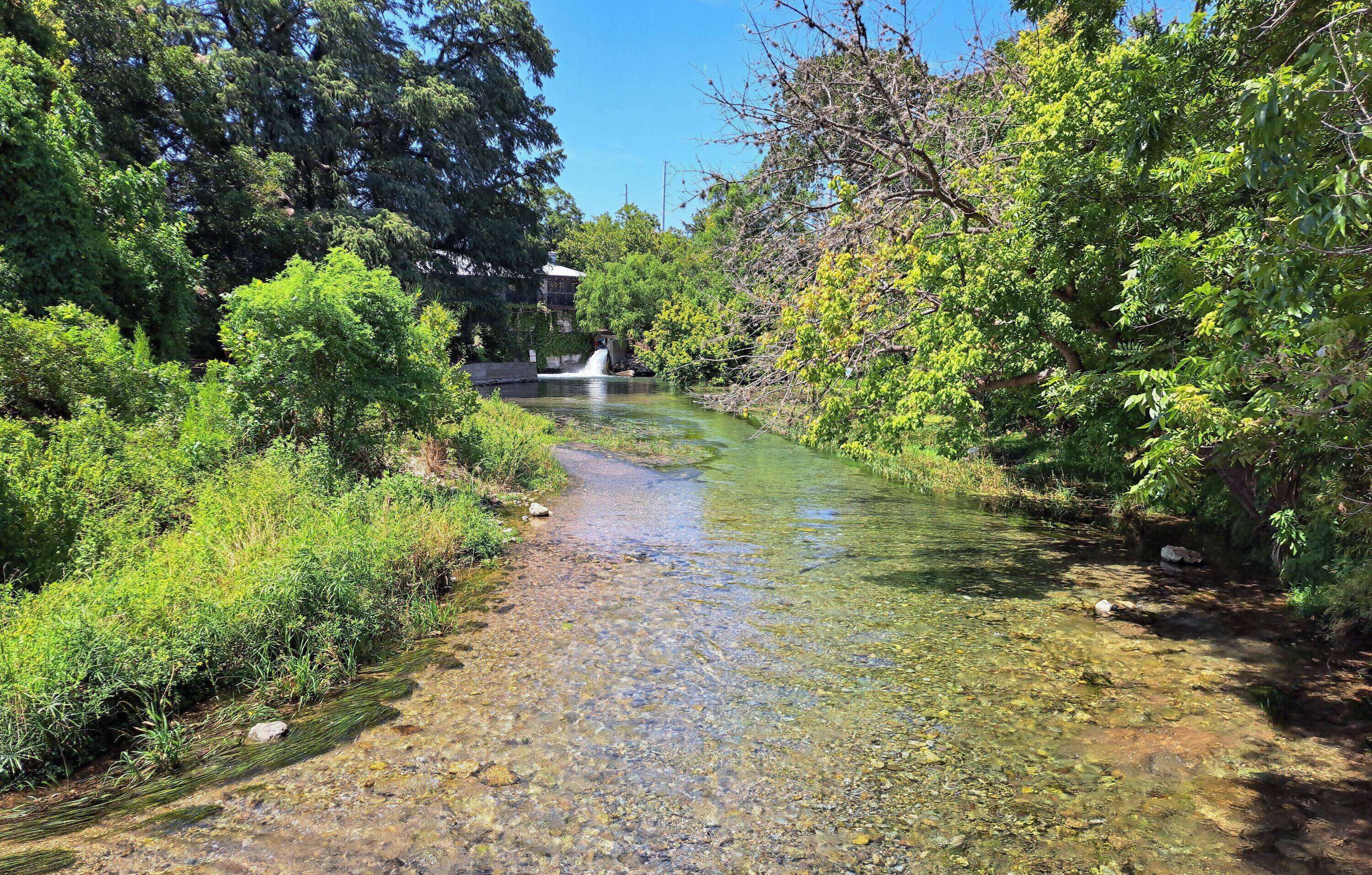 Photo - Howard Johnson by Wyndham San Marcos