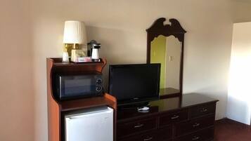 Habitación estándar, 1 cama Queen size, para no fumadores | Escritorio, wifi gratis y ropa de cama