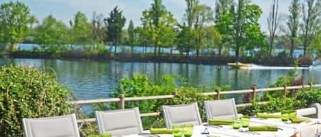 Lunch and dinner served, French cuisine