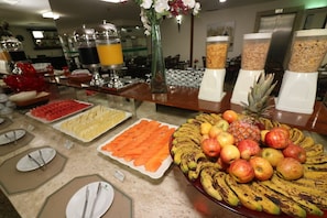 Daily buffet breakfast (BRL 45 per person)