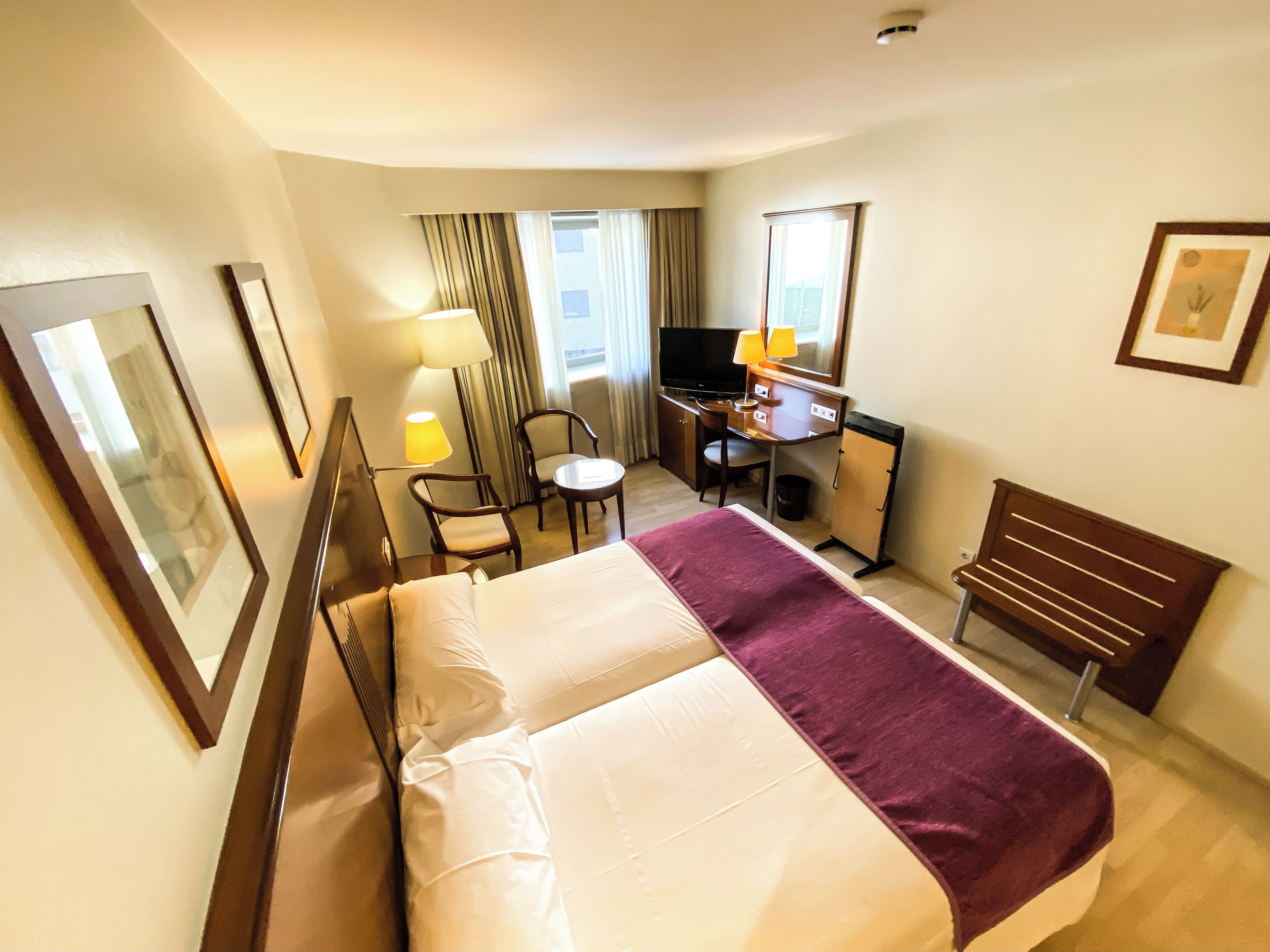 Premium bedding, in-room safe, desk, laptop workspace