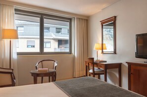 1 bedroom, premium bedding, in-room safe, desk