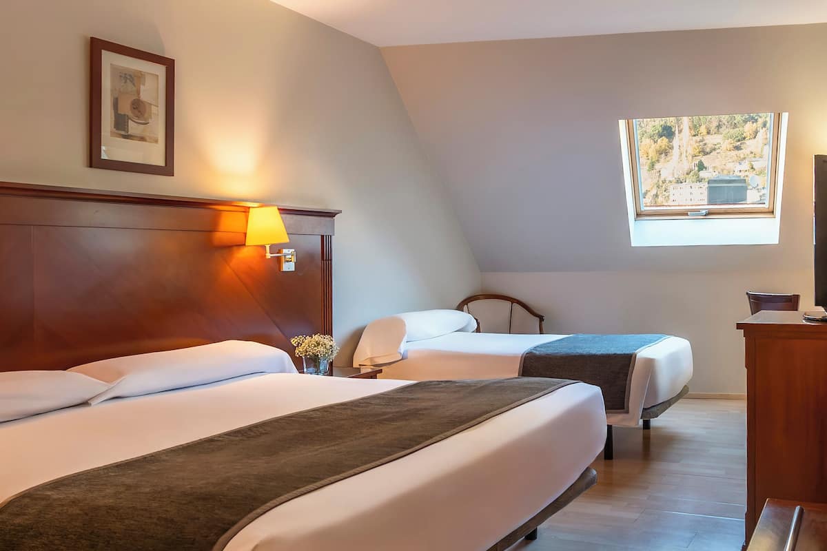 1 slaapkamer, luxe beddengoed, een kluis op de kamer, een bureau