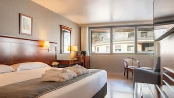 1 bedroom, premium bedding, in-room safe, desk