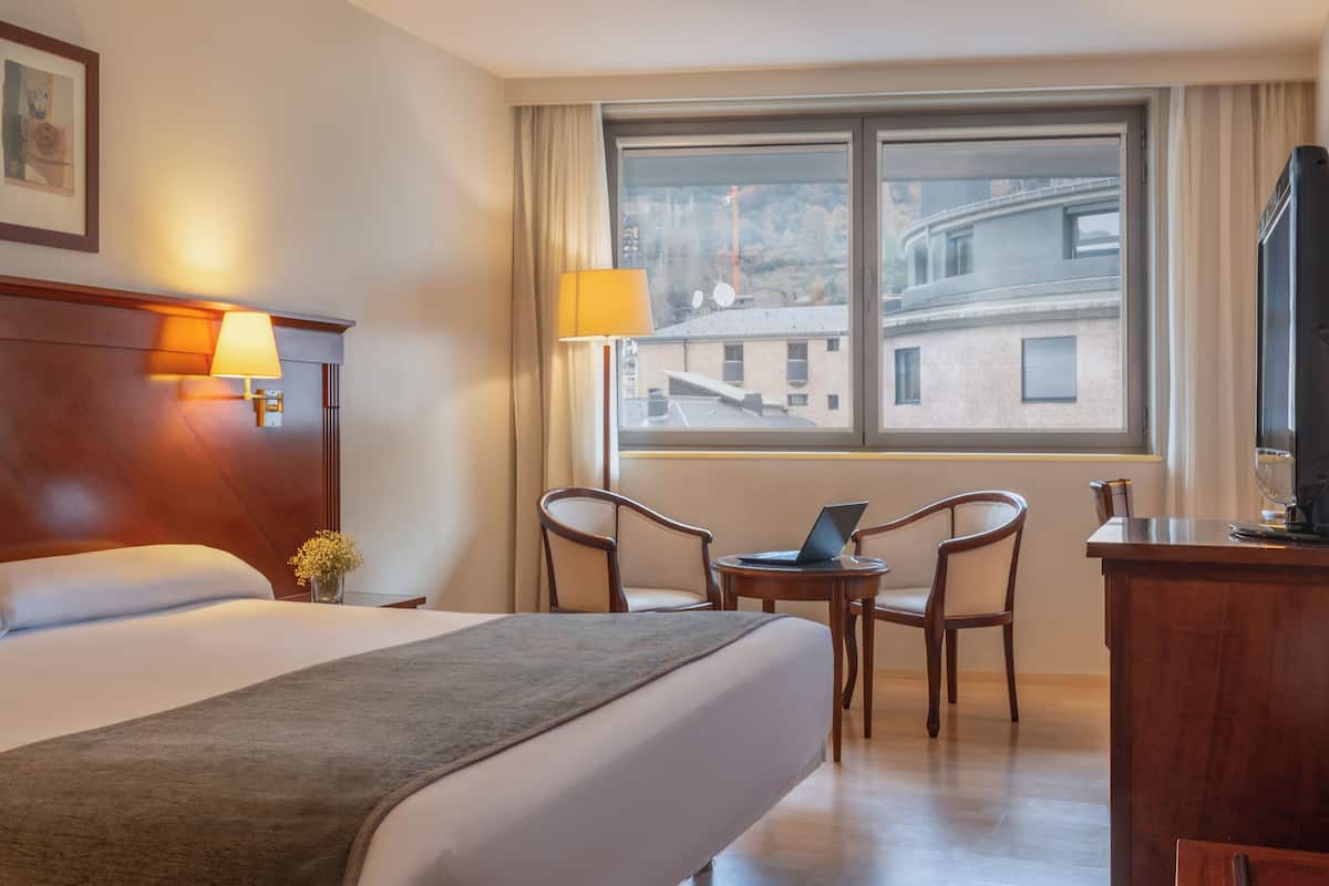 Standaard tweepersoonskamer, voor 1 persoon | 1 slaapkamer, luxe beddengoed, een kluis op de kamer, een bureau