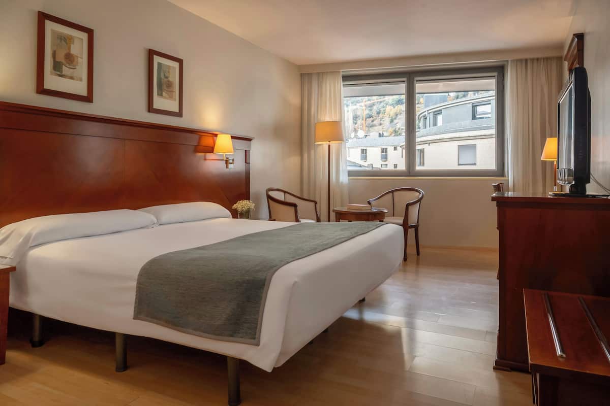 1 slaapkamer, luxe beddengoed, een kluis op de kamer, een bureau