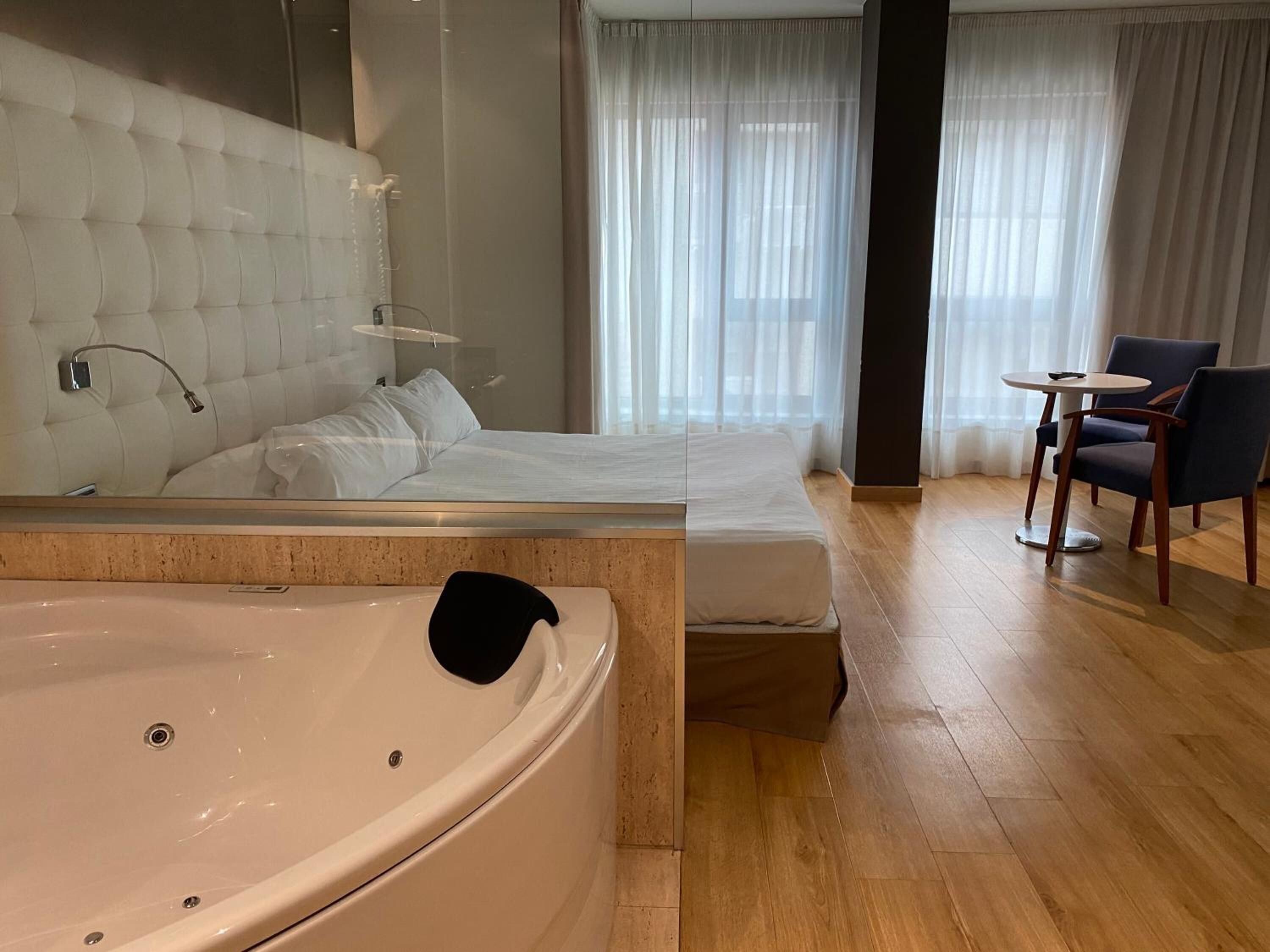 In-room safe, desk, soundproofing, free WiFi