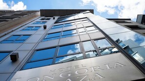 A modern building with a sign reading 'HOTEL LONGORIA PLAZA'. -  Hotel Longoria Plaza by Pandora Hoteles (Oviedo)
