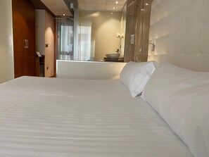 1 bedroom, in-room safe, desk, soundproofing
