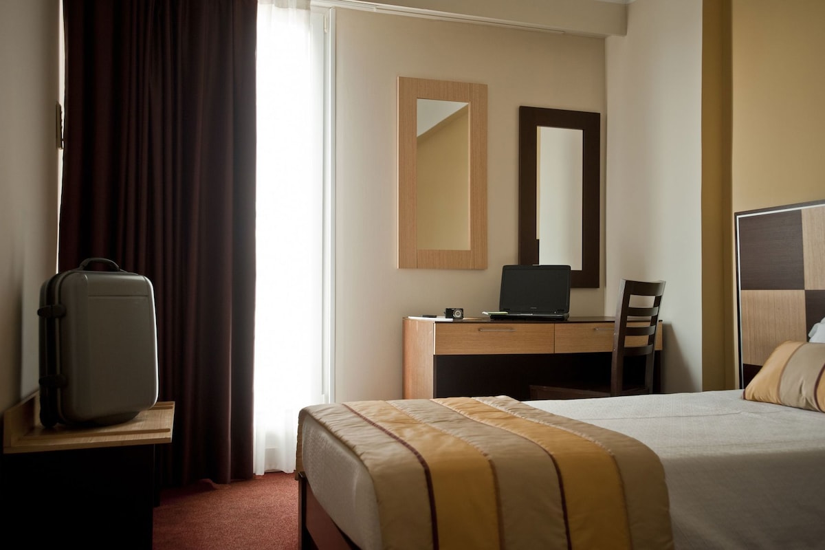 Desk, blackout drapes, WiFi (free), bed sheets