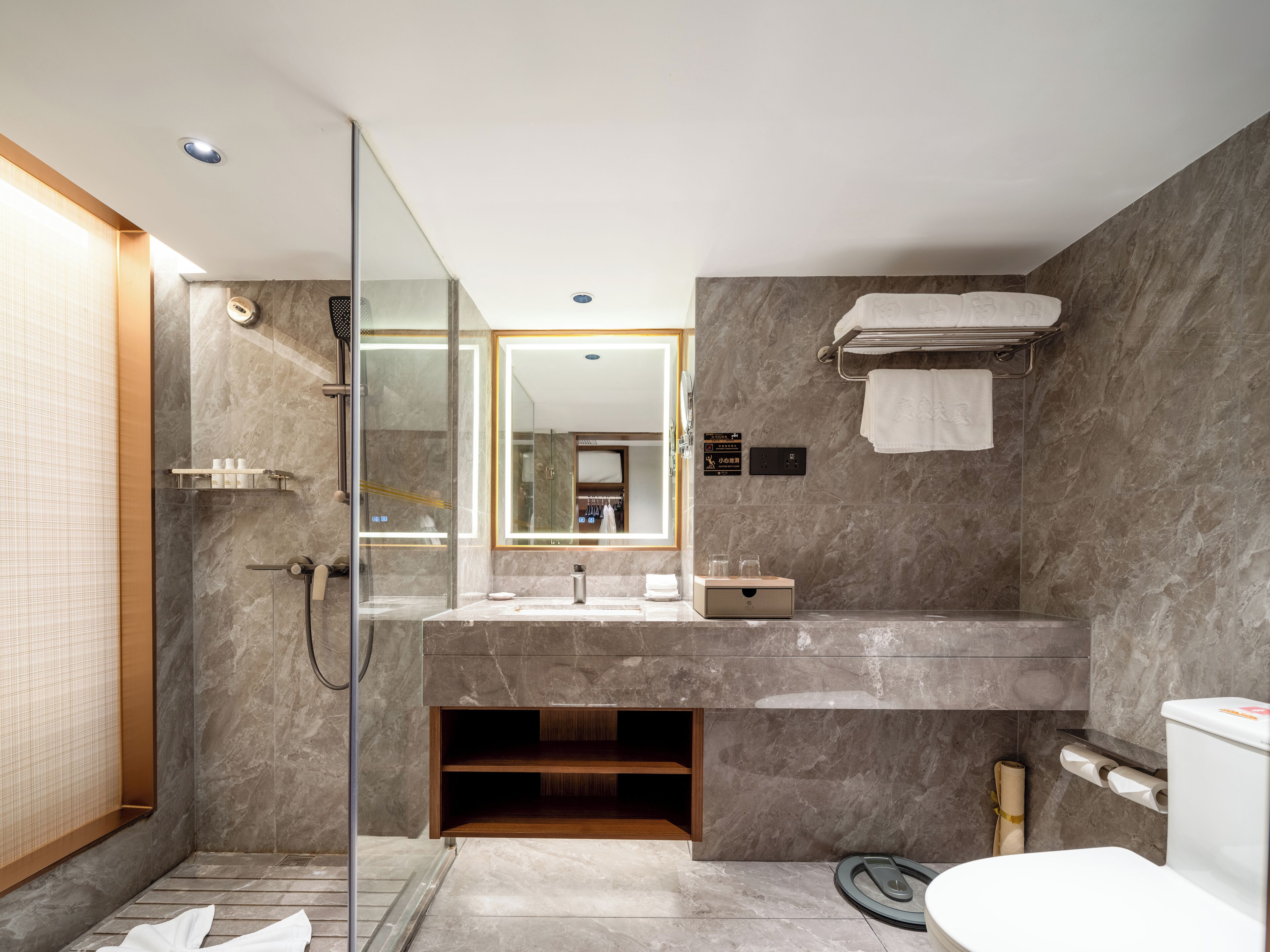 Ensemble douche/baignoire, baignoire relaxante profonde