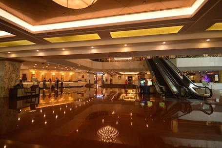 Lobby. Guangdong Hotel