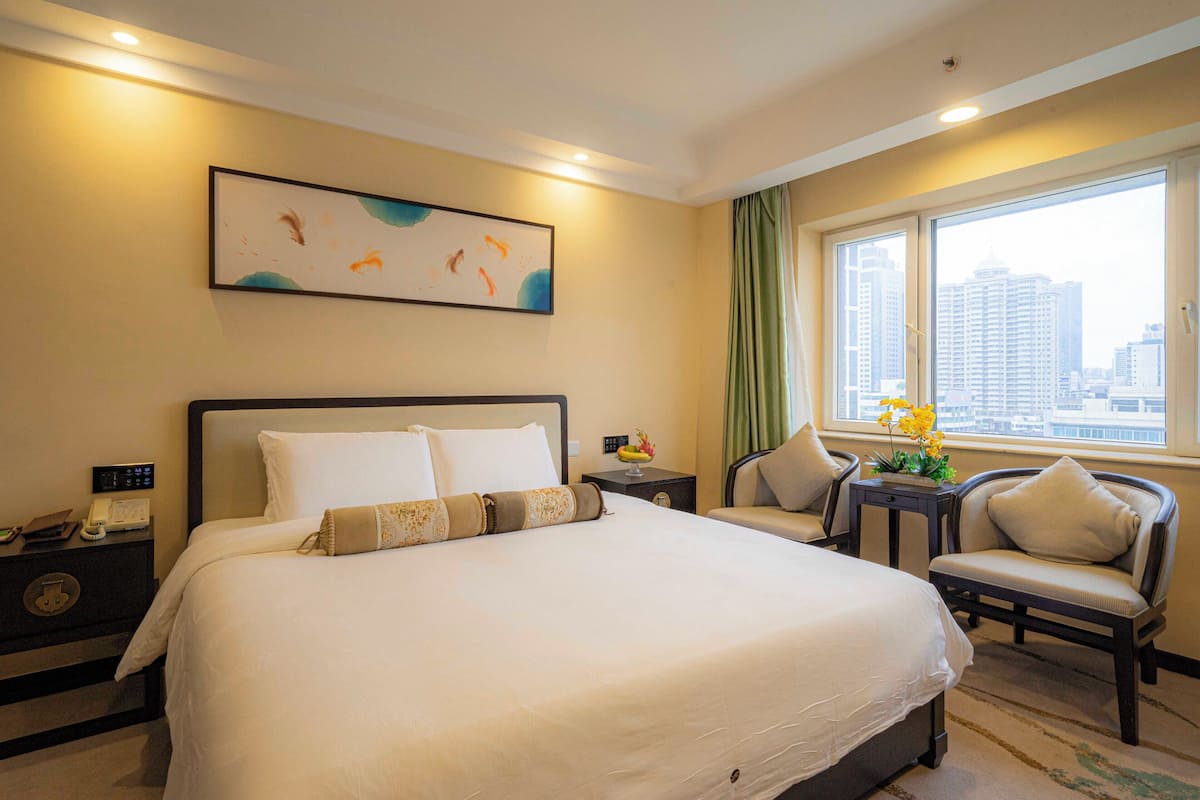 Habitación Confort, 1 cama Queen size | Ropa de cama de alta calidad y caja de seguridad en la habitación