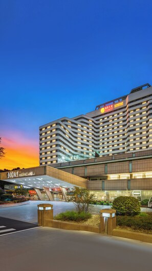 Exterior - Guangdong Hotel (Guangzhou)