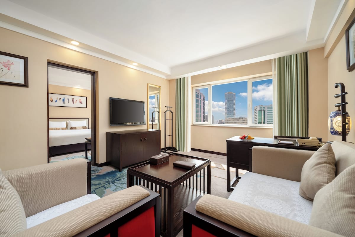 Economy Suite | Premium bedding, in-room safe, desk, blackout drapes