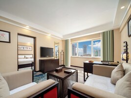 Economy Suite | Premium bedding, in-room safe, desk, blackout drapes
