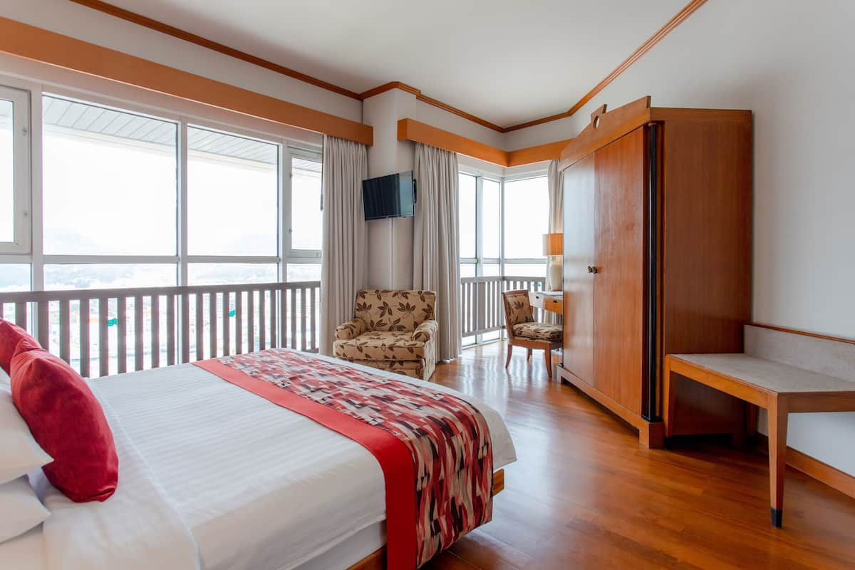 Family Paradise Suite 2 Adult & 2 child | Minibar, in-room safe, desk, laptop workspace