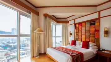 Paradise Suite Room | Minibar, brankas, meja kerja, dan ruang kerja ramah laptop