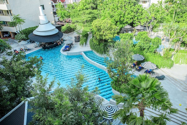 Piscina all'aperto, cabine incluse nel prezzo, ombrelloni da piscina