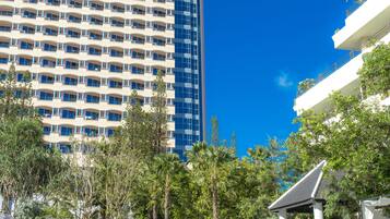 Outdoor pool, open 7:00 AM to 7:00 PM, free cabanas, pool umbrellas