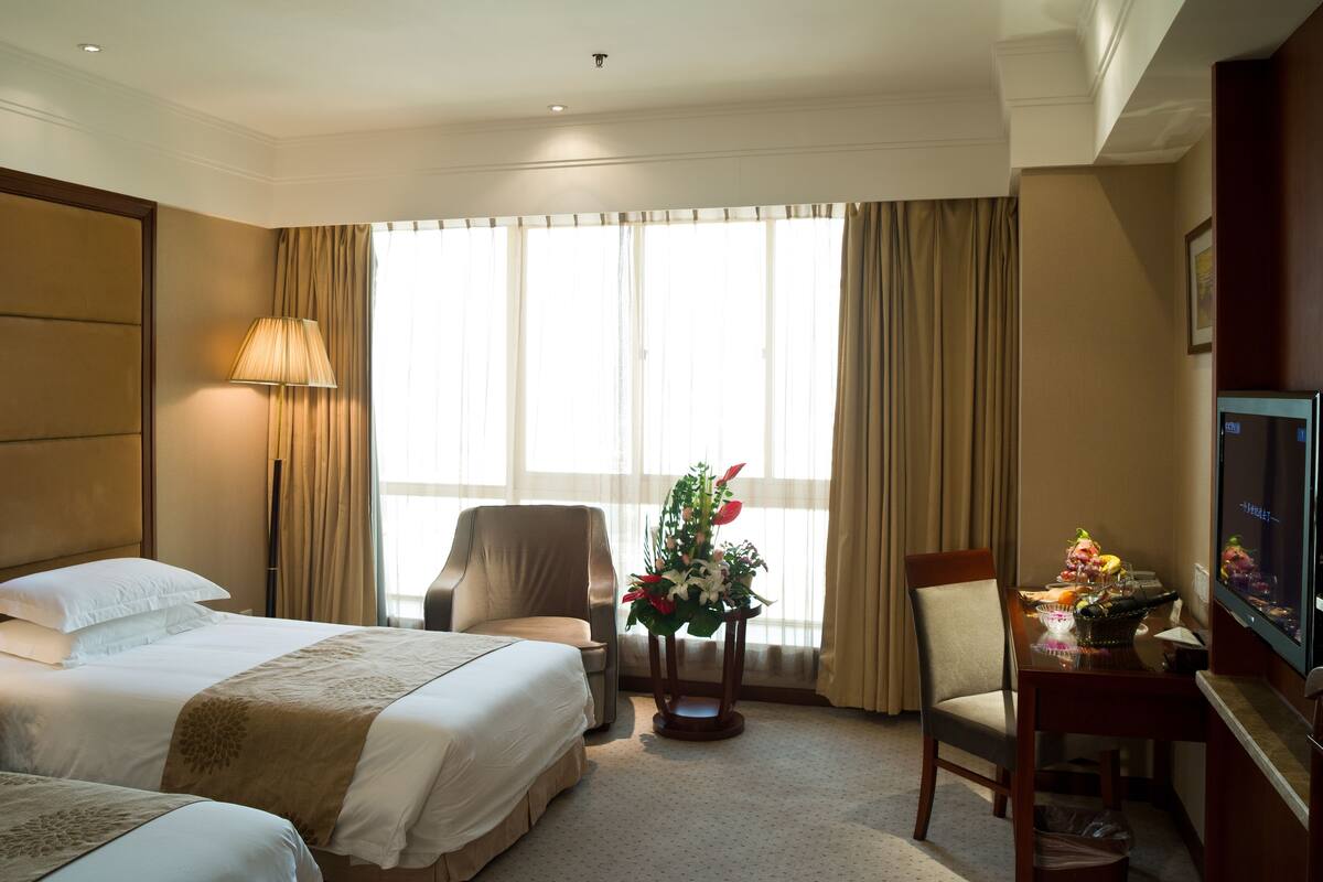 Minibar, in-room safe, desk, rollaway beds