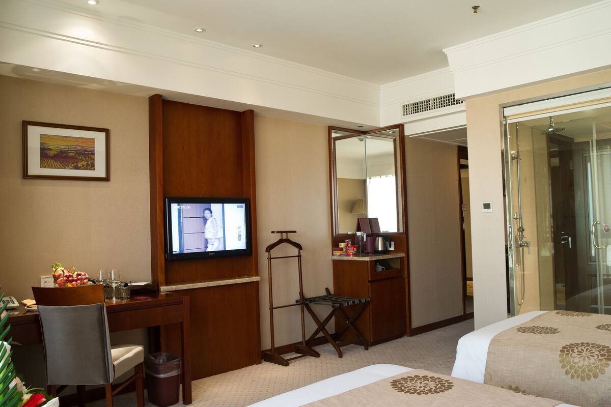 Minibar, in-room safe, desk, rollaway beds
