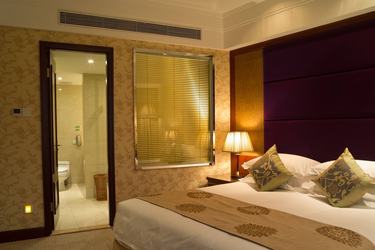 Minibar, in-room safe, desk, rollaway beds