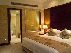 Minibar, in-room safe, desk, rollaway beds